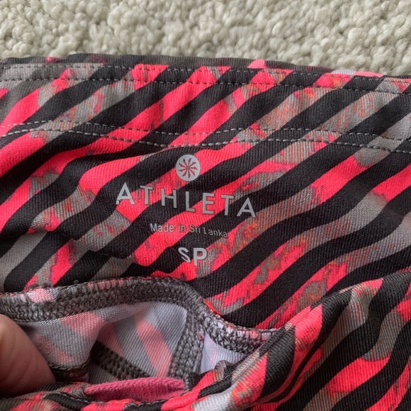 Small Petite Athleta Cropped Leggings - Picture 4 of 6